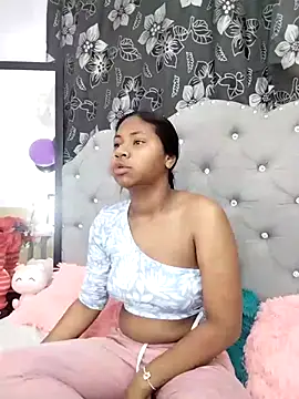 valentinavega18x online show from 12/17/25, 06:19