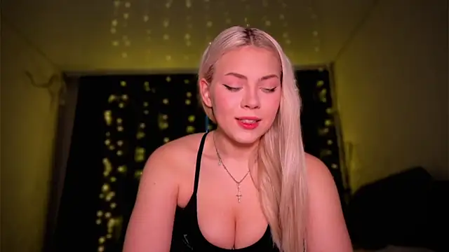 Snapshot of alisaoceaneeyes chatting on 11/12/25, 12:27 alisaoceaneeyes online show from 11/12/25, 12:27