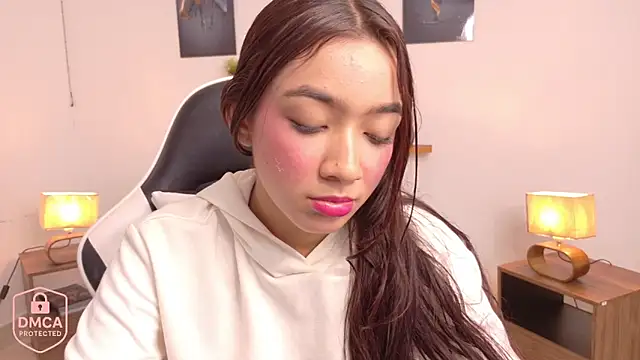 Snapshot of valeria_aragon1107 chatting on 11/27/25, 06:32 valeria aragon1107 online show from 11/27/25, 06:32