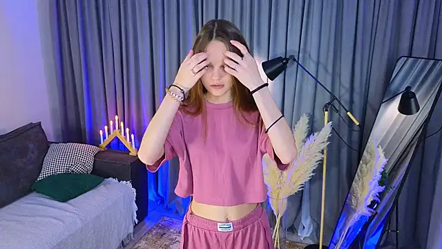 Snapshot of KarlaMagnett chatting on 11/19/25, 03:12 KarlaMagnett online show from 11/19/25, 03:12