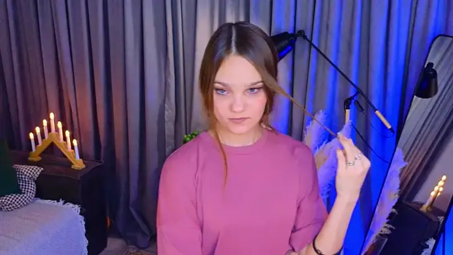 Snapshot of KarlaMagnett chatting on 11/26/25, 03:24 KarlaMagnett online show from 11/26/25, 03:24