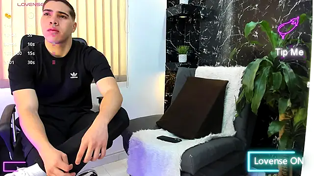 Snapshot of Juna_mejia01 chatting on 10/31/25, 01:23 Juna mejia01 online show from 10/31/25, 01:23