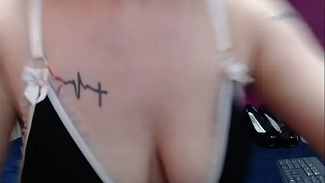 selenabustamante online show from 05/11/26, 04:04