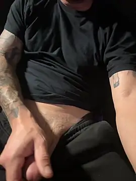 Snapshot of RobsBigD chatting on 10/31/25, 08:04 RobsBigD online show from 10/31/25, 08:04