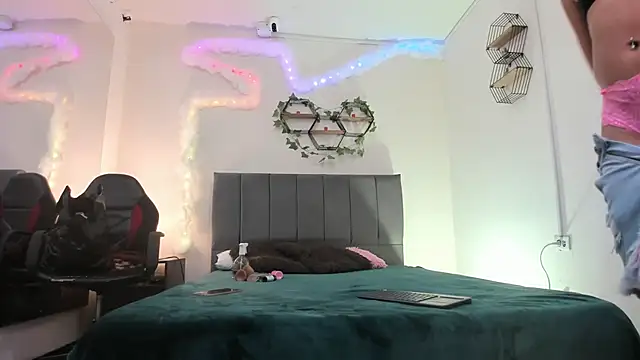 Snapshot of Lucerop_ chatting on 11/23/25, 03:39 Lucerop online show from 11/23/25, 03:39