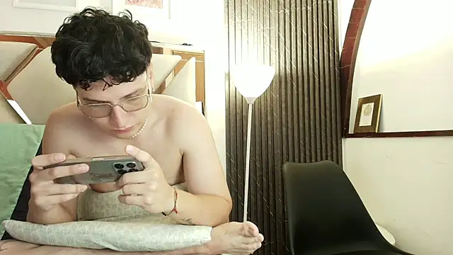 Snapshot of Zoe_And_Dylan_ chatting on 07/22/26, 01:03 Zoe And Dylan online show from 07/22/26, 01:03