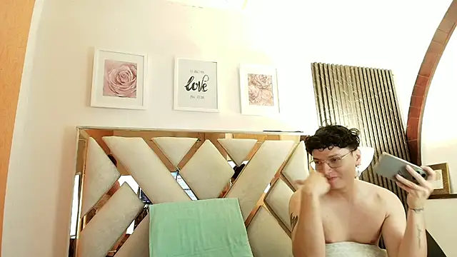 Snapshot of Zoe_And_Dylan_ chatting on 07/31/26, 12:15 Zoe And Dylan online show from 07/31/26, 12:15