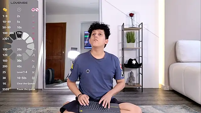 Snapshot of DamianVice chatting on 11/01/25, 02:08 DamianVice online show from 11/01/25, 02:08