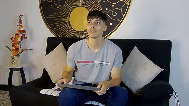 Snapshot of AlessioVitale chatting on 11/14/25, 12:04 AlessioVitale online show from 11/14/25, 12:04