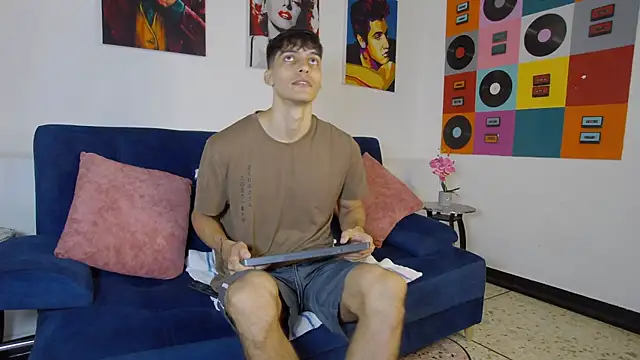 Snapshot of AlessioVitale chatting on 11/19/25, 12:16 AlessioVitale online show from 11/19/25, 12:16