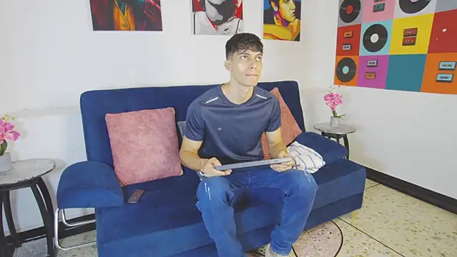 Snapshot of AlessioVitale chatting on 11/22/25, 12:04 AlessioVitale online show from 11/22/25, 12:04