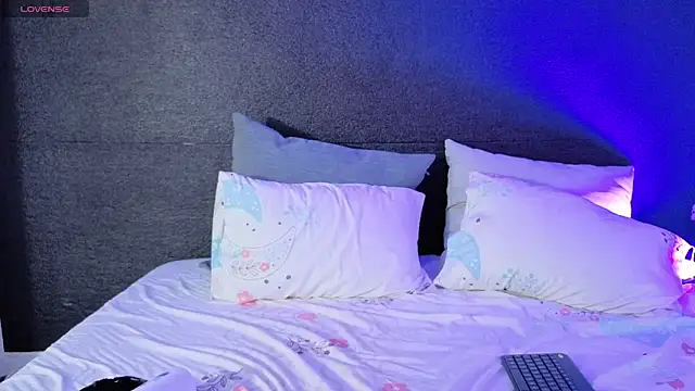 Ania rose online show from 11/12/25, 08:08