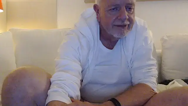 Snapshot of Dennislover007 chatting on 11/06/25, 06:09 Dennislover007 online show from 11/06/25, 06:09