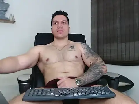 Snapshot of Noah_Swagger_ chatting on 11/18/25, 07:57 Noah Swagger online show from 11/18/25, 07:57