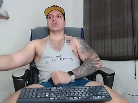 Snapshot of Noah_Swagger_ chatting on 11/29/25, 08:28 Noah Swagger online show from 11/29/25, 08:28