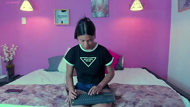 Miaa Coleman online show from 11/04/25, 03:22