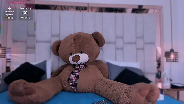 Snapshot of MylittleEmily_ chatting on 12/05/25, 04:32 MylittleEmily online show from 12/05/25, 04:32