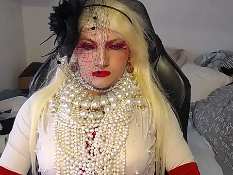 VanesaCrossic online show from 12/04/25, 08:34