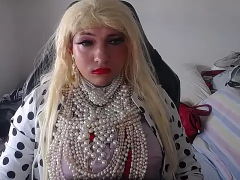 VanesaCrossic online show from 04/29/26, 09:46