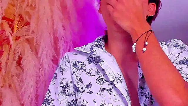 Leo Glow online show from 02/13/26, 12:56