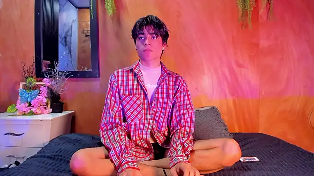 Leo Glow online show from 03/24/26, 11:43