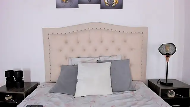 bustyluciana      online show from 03/04/26, 08:15