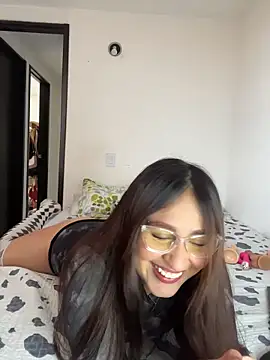 Snapshot of Saray_lo chatting on 11/06/25, 07:48 Saray lo online show from 11/06/25, 07:48