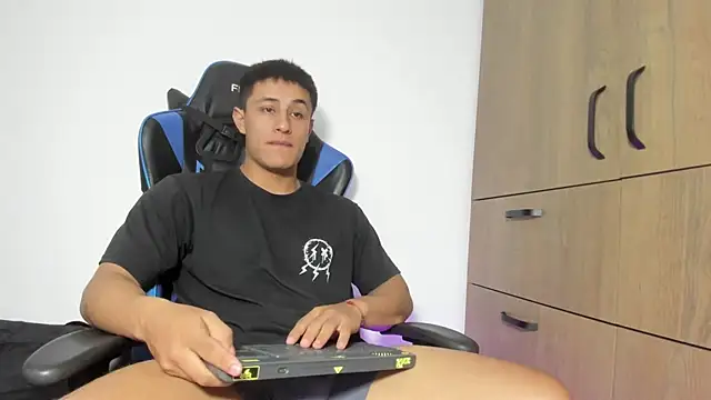 dorman boy online show from 01/08/26, 03:53