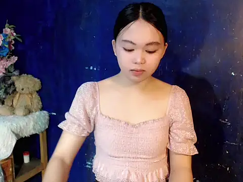 lustfullakim online show from 12/21/25, 12:23