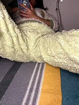 Snapshot of daaqnn chatting on 12/16/25, 02:00 daaqnn online show from 12/16/25, 02:00