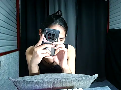 xwildflowerx online show from 12/21/25, 09:44