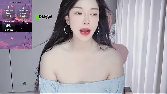 Snapshot of YunShan-33 chatting on 05/15/26, 04:52 YunShan-33 online show from 05/15/26, 04:52