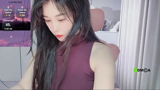 Snapshot of YunShan-33 chatting on 05/25/26, 04:29 YunShan-33 online show from 05/25/26, 04:29