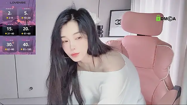 Snapshot of YunShan-33 chatting on 06/11/26, 05:05 YunShan-33 online show from 06/11/26, 05:05