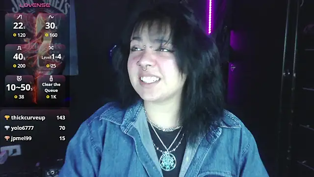 Snapshot of Jessie__wild chatting on 11/17/25, 12:33 Jessie wild online show from 11/17/25, 12:33