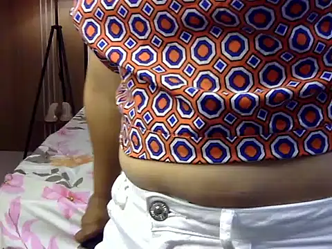 Snapshot of shakshi_89 chatting on 11/18/25, 06:29 shakshi 89 online show from 11/18/25, 06:29