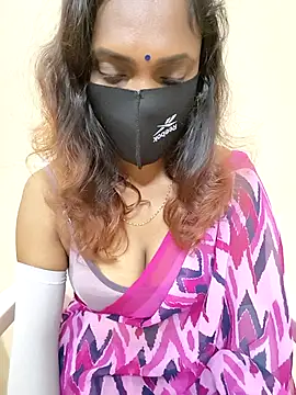 Snapshot of Queen-dhivya chatting on 11/18/25, 11:48 Queen-dhivya online show from 11/18/25, 11:48