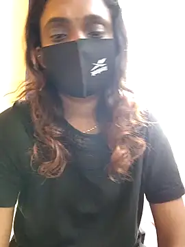 Snapshot of Queen-dhivya chatting on 12/15/25, 05:01 Queen-dhivya online show from 12/15/25, 05:01