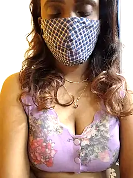 Snapshot of Queen-dhivya chatting on 12/19/25, 06:37 Queen-dhivya online show from 12/19/25, 06:37