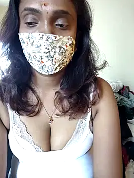 Queen-dhivya online show from 03/08/26, 07:34