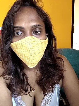 Snapshot of Queen-dhivya chatting on 04/20/26, 03:42 Queen-dhivya online show from 04/20/26, 03:42