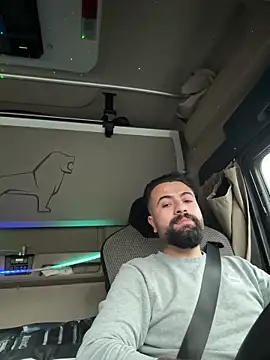 Snapshot of JanSy0 chatting on 12/20/25, 02:24 JanSy0 online show from 12/20/25, 02:24