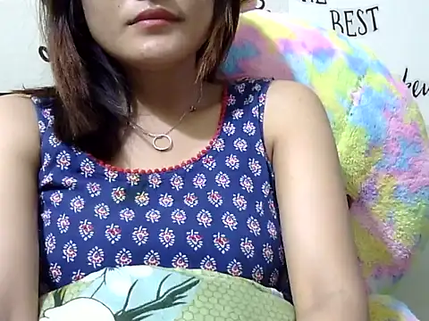 maira 33 online show from 05/22/26, 04:56