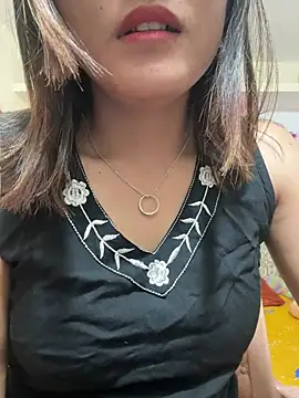 maira 33 online show from 07/29/26, 02:04