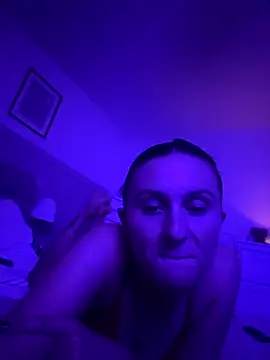 Snapshot of EmLovesxx chatting on 11/11/25, 10:54 EmLovesxx online show from 11/11/25, 10:54