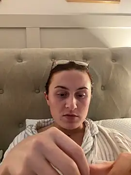 Snapshot of EmLovesxx chatting on 11/17/25, 09:31 EmLovesxx online show from 11/17/25, 09:31