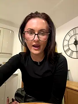 Snapshot of EmLovesxx chatting on 11/21/25, 12:32 EmLovesxx online show from 11/21/25, 12:32