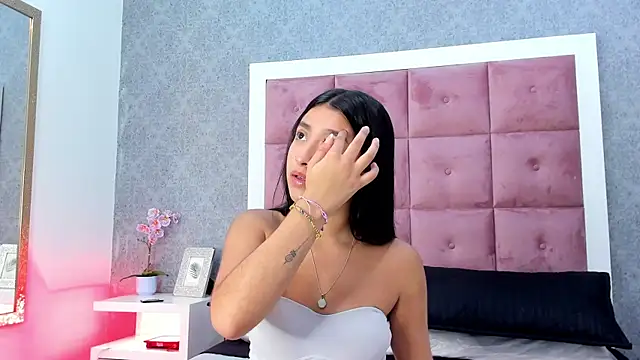 ailenaranda online show from 11/18/25, 12:31