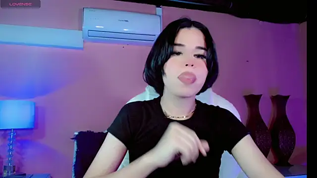 Snapshot of ClaudiaSophia chatting on 11/15/25, 11:29 ClaudiaSophia online show from 11/15/25, 11:29