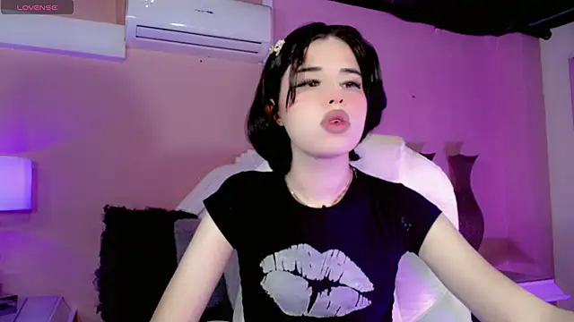 Snapshot of ClaudiaSophia chatting on 11/18/25, 11:25 ClaudiaSophia online show from 11/18/25, 11:25